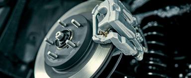 Dlaczego hamulce piszczą? Przyczyny i rozwiązania przy nowych klockach hamulcowych